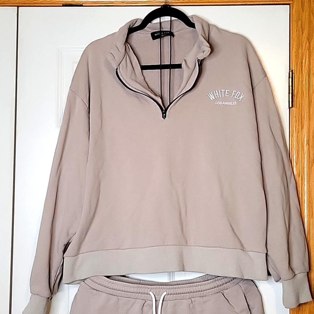 White Fox Boutique Athletics Women’s Loungewear Set Size Large in Taupe